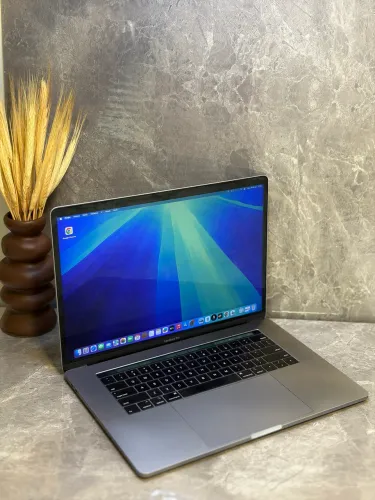 MacBook Pro i9 32 GB de RAM Hadeon 560x 4 GB (LEIA O ANÚNCIO)