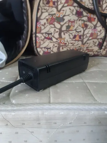 Vendo fonte xbox 360 super slim original bivolt