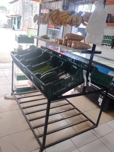 fruteira/expositor de hortifrúti em estrutura metálica