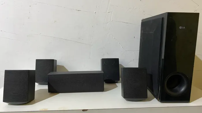 Conjunto Caixas e Subwoofer