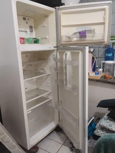 Geladeira 220 v