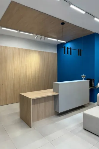 Balcão recepção com painel