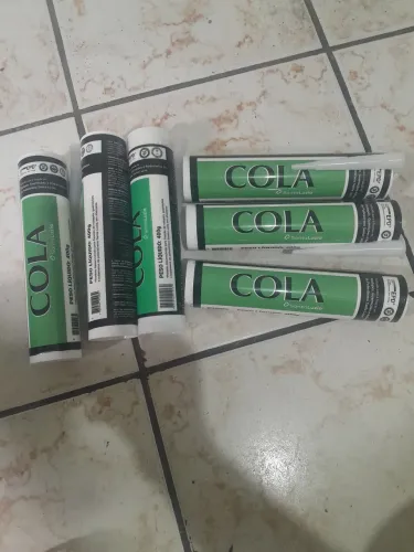 Adesivo tipo cola