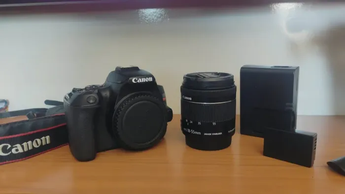 Câmera canon sl3 em excelente estado