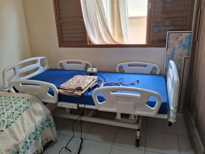Cama Hospitalar elétrica com pouquíssimo uso 
