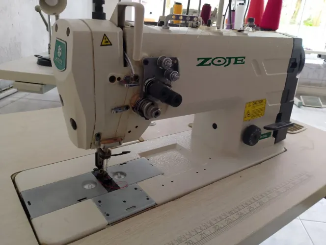 Máquina de costura pespontadeira zoje 