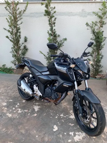 Moto Yamaha fz15