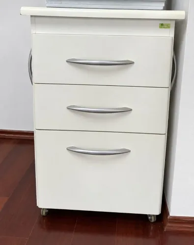 Carrinho odontológico / gaveteiro auxiliar - 2 gavetas + porta