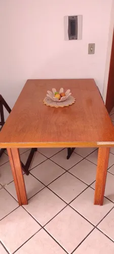 Vendo mesa de madeira