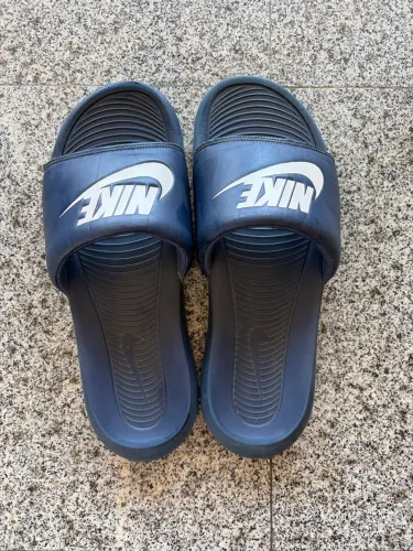 CHINELO SLIDE NIKE AZUL MARINHO