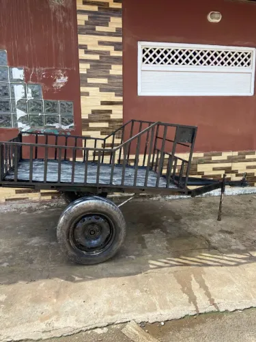Carrocinha reboque metálica reforçada ideal para carga 
