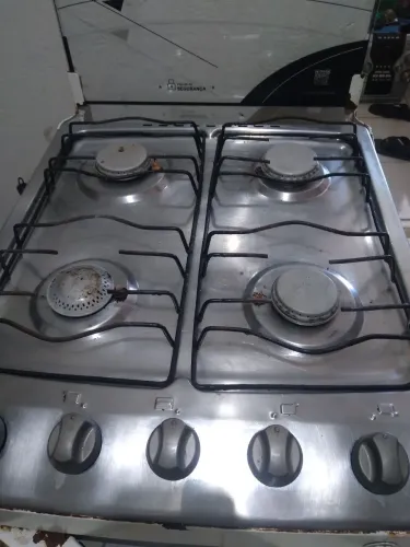 Fogão 4 bocas esmaltec pegando tudo perfeitamente