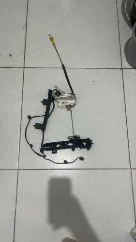 fechadura trava eletrica completa da porta traseira direita do onix sedan plus 2024