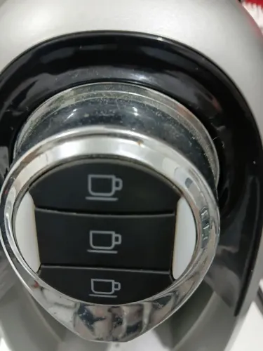 Cafeteira de cápsula Três Corações 110V/127V funcionando perfeitamente.