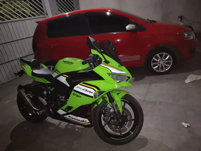 Zx4RR IMPECÁVEL ZERO KM COL APENAS 645 km 