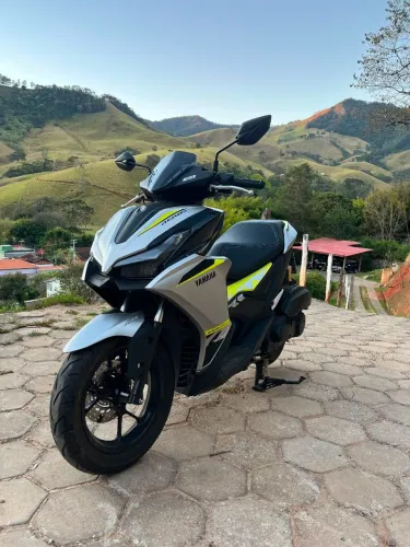 Yamaha Aerox 160 connected ABS 2026