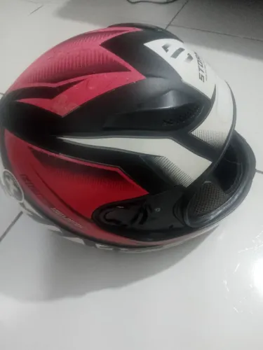 Capacete sem viseira