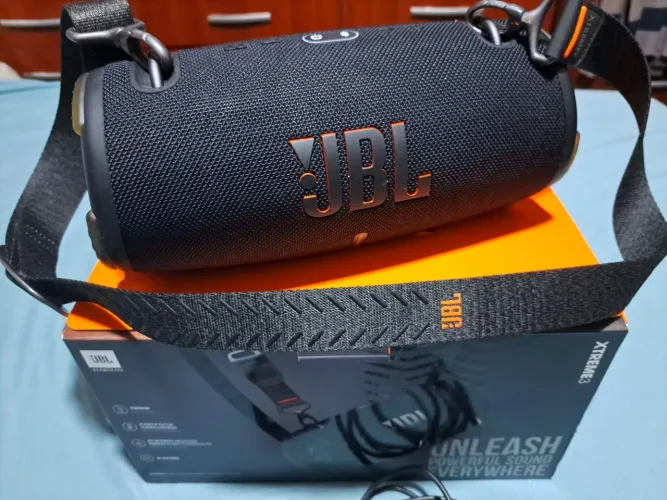 JBL Xtreme3 na Caixa com todos os acessórios 