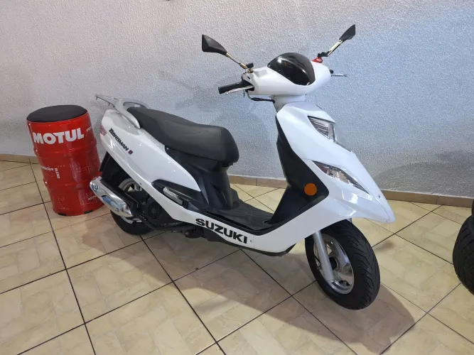 Vendo ou troco burgman 125i muito nova