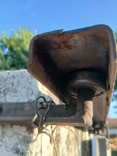 Manutenções reparos hidráulicos eletricos alvenarias. soldas. tela proteção contra pombos 