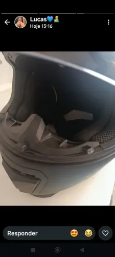 Capacete semi novo
