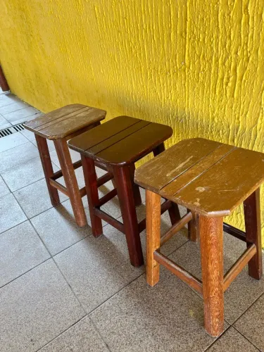3 banquinhos de madeira ITANHAEM
