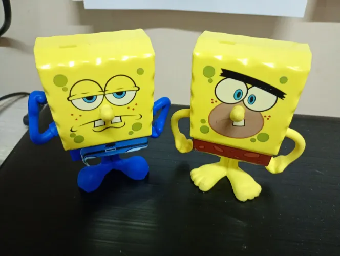 Lote com 2 Bonecos Bob esponja Burguer king 