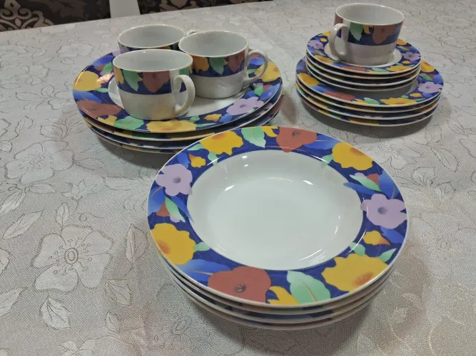 Vendo aparelho de jantar 20 peças por R$150,00 cada, 2 modelos