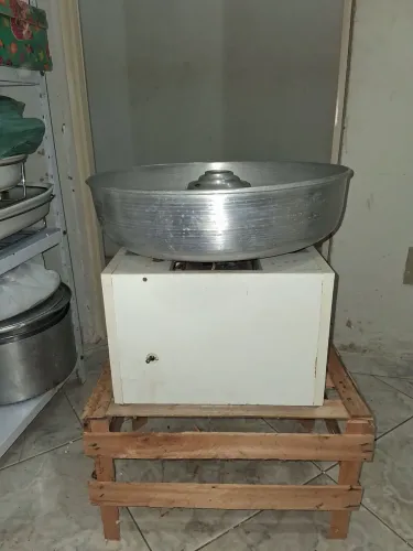 VENDE-SE MÁQUINA DE ALGODÃO DOCE
