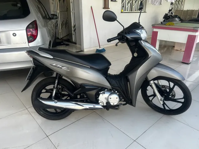 Vende-se Biz 125 23/23 completa em dias quitada?