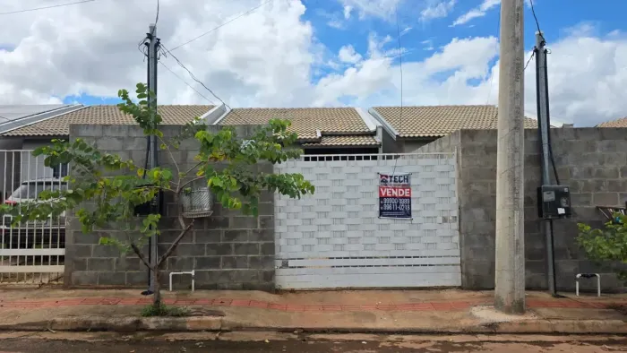 Vendo Casa 2Q sendo 1 Suíte no Bairro Canelas - Várzea Grande.