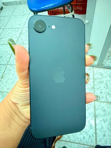 iPhone 16e