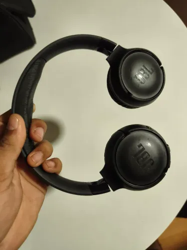 DOIS fones JBL