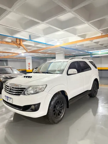Toyota Hilux SW4 SRV D4-d 4X4 3.0 TDI Dies. AUT 2015