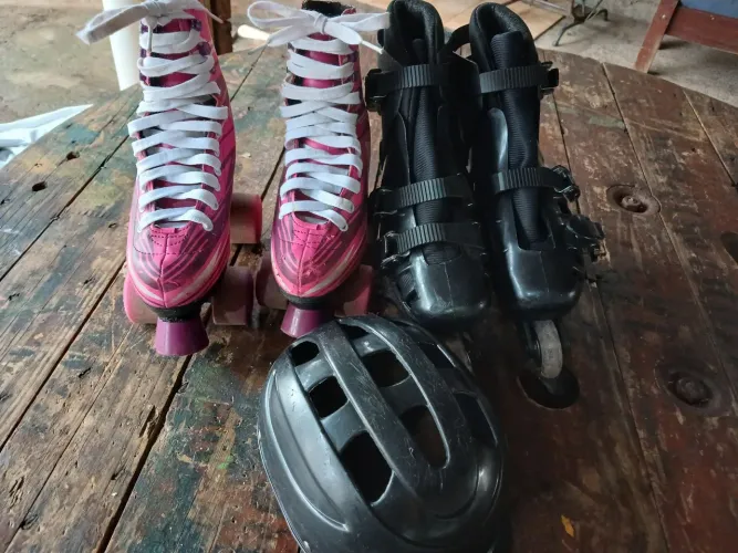 Kit 2 Patins e 1 Capacete