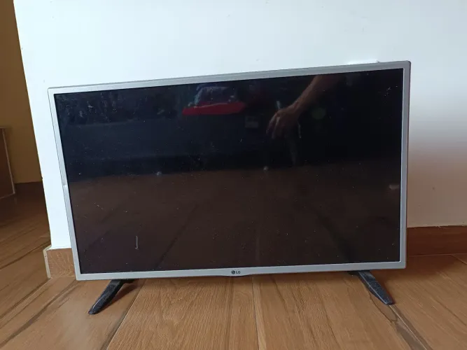 Smart TV LG 32 polegadas - Tela quebrada