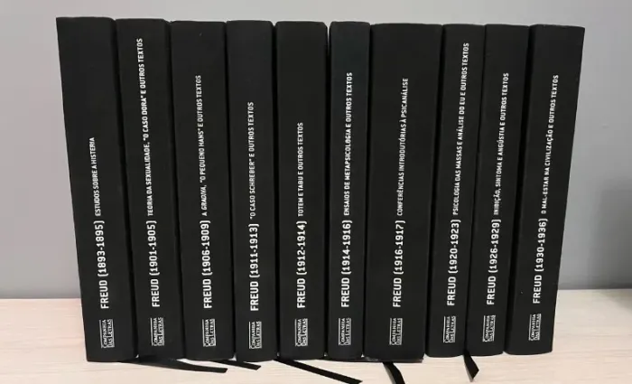 Kit ou unidades de livros de Sigmund Freud - Companhia das letras