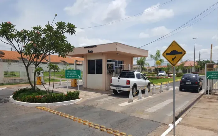 LOCAÇÃO  CASA NO CONDOMÍNIO RUBI - 3 Quartos sendo uma suíte