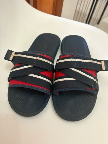 Chinelo Lacoste slide 