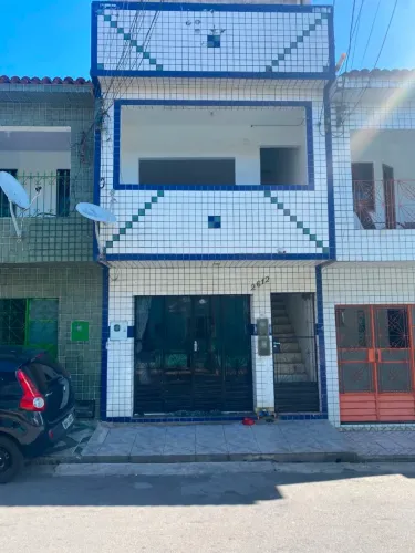 Alugo casa no primeiro andar - Jacintinho 