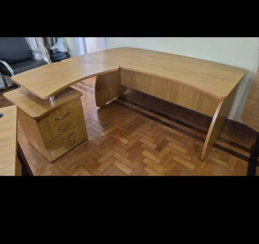 Mesa de escritório delta marrom