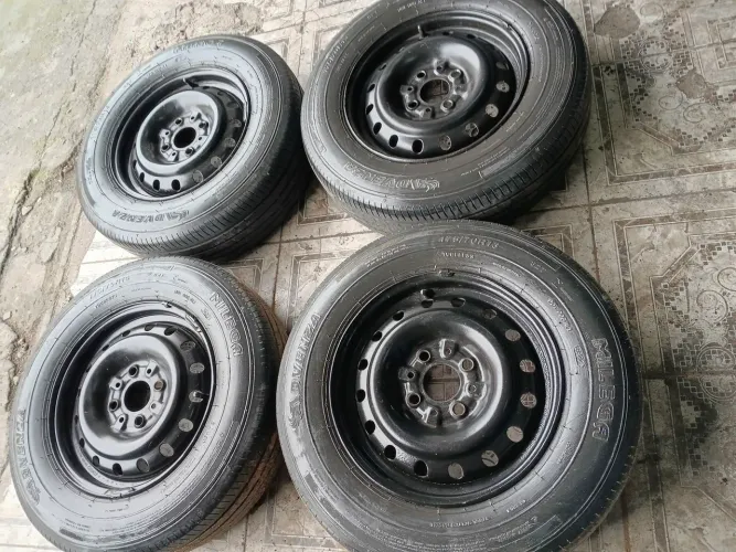 Rodas 13 fiat com pneus bons