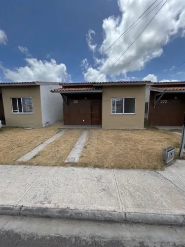 Alugo casa no condomínio Rafaela