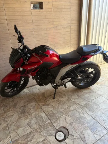VENDO FZ 250 2023 extra!