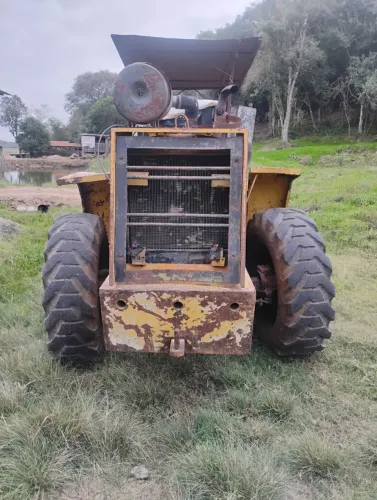 Vende-se pá carregadeira case w7 4x4 de barbada