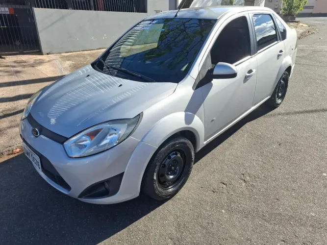 Ford Fiesta Sedan SE 1.6 8V Flex 4P 2014