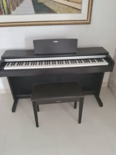 Piano Yamaha Acústico