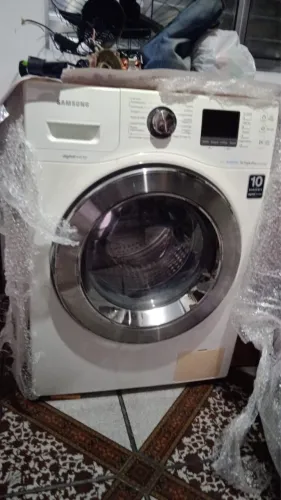 máquina de lavar roupa lava e seca