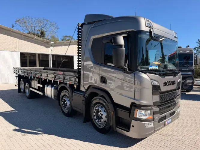 SCANIA P320 8X2 ANO 26