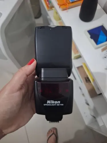 Vendo Flash Nikon SB-700 com carregador sony- Excelente estado!
